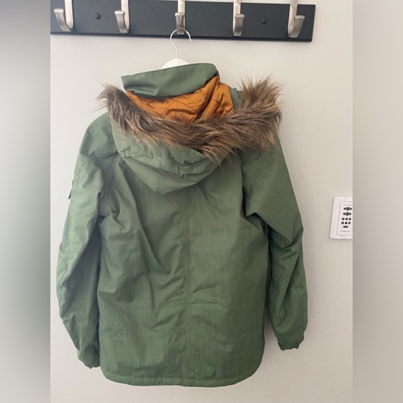 The NorthFace parka. - Picture 4 of 5